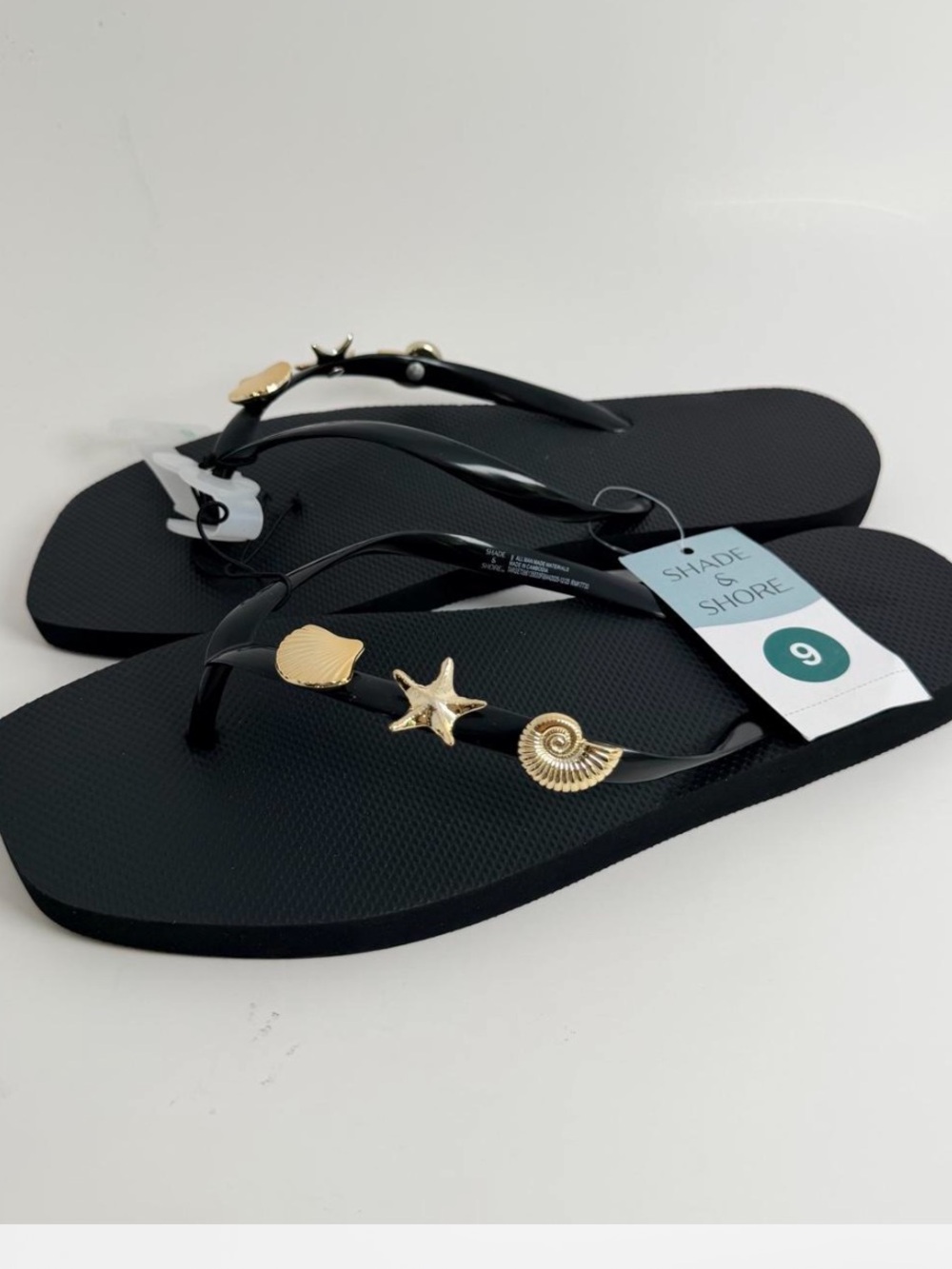 Black Women's Shell-Accent Flip Flops NWT size 9